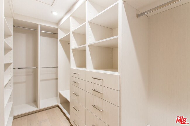 Building Photo - 1413 Queens Rd