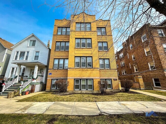 Primary Photo - 3319 N Karlov Ave