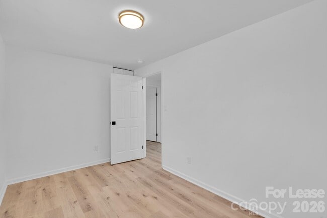 Building Photo - 7404 Shadowlake Dr