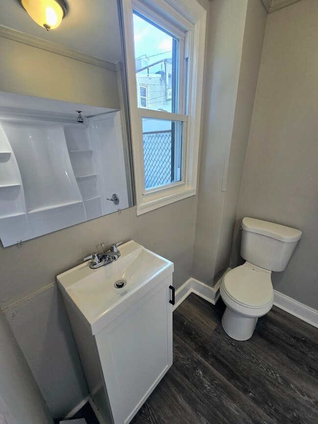 Building Photo - 514 Auburn St