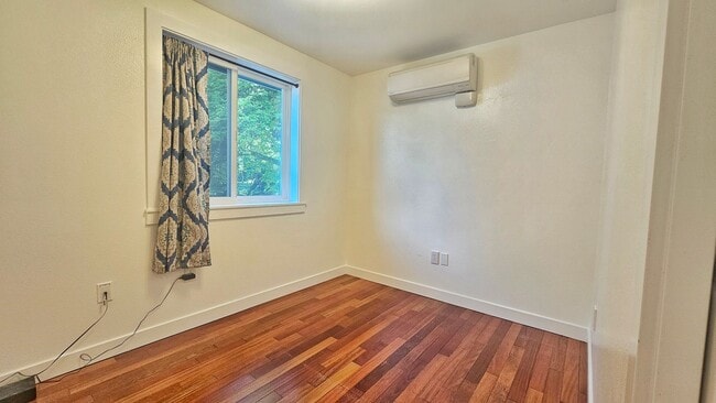 Building Photo - Spacious 4 Bed 3 Bath Home in Sought After...