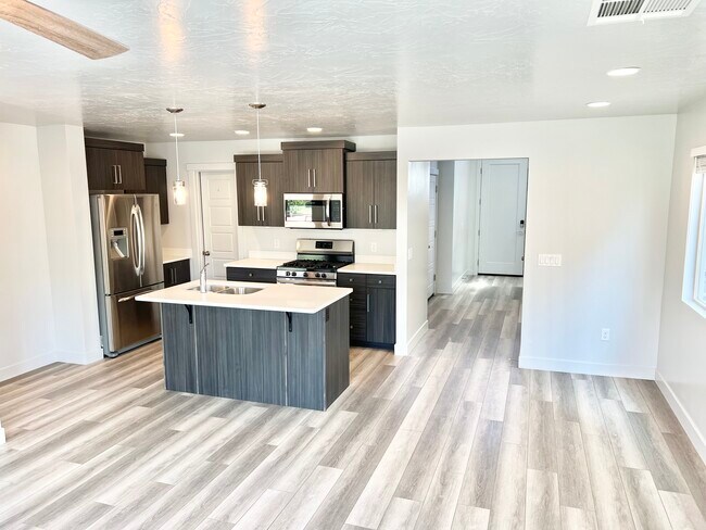 Building Photo - 3172 E Sky Rim Wy