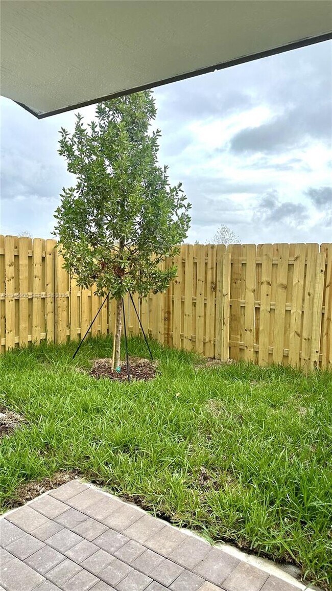 Building Photo - 2713 SE 26th Rd