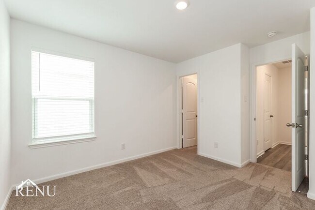 Building Photo - 2931 Jackson Smt