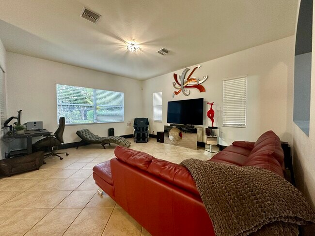 Building Photo - 9687 Springlake Cir