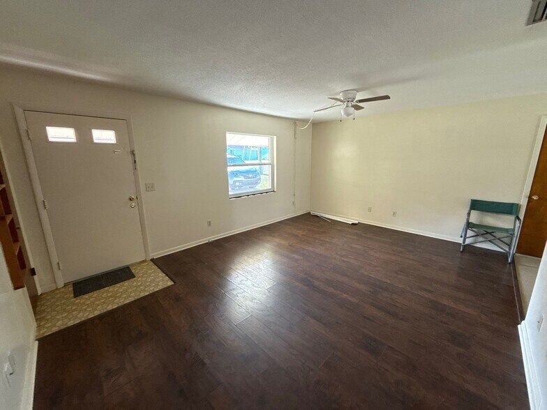 Building Photo - 2369 S Tennyson Pt