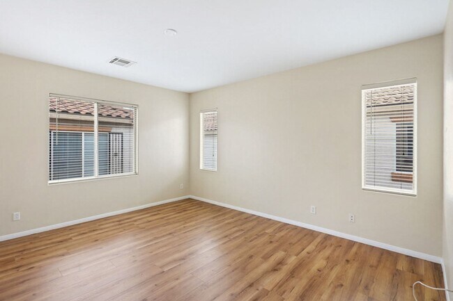 Building Photo - Northwest 3 Bedroom 2.5 Bath Home In Gated...