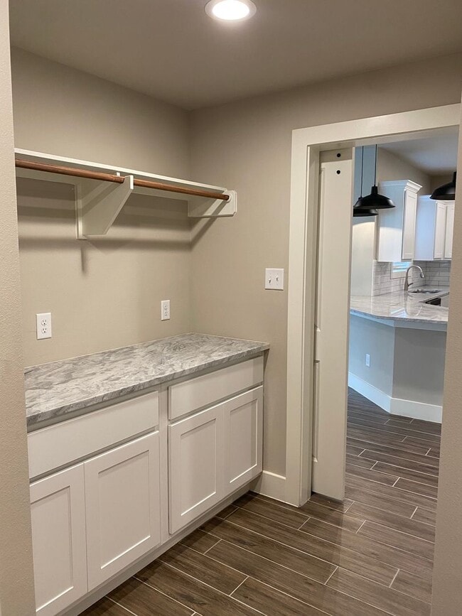 Building Photo - 208A Sterling