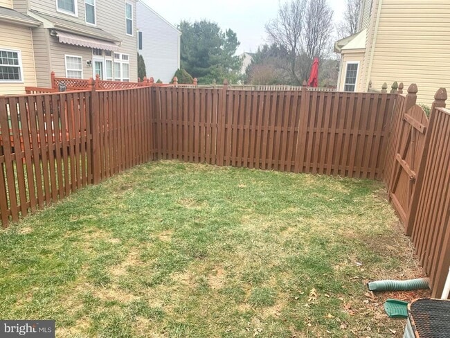 Building Photo - Beautiful 3bd 2/2bth duplex with attached ...