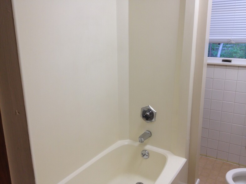 Bathroom - 1211 Marion St