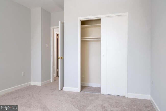 Building Photo - 1021 Arlington Blvd