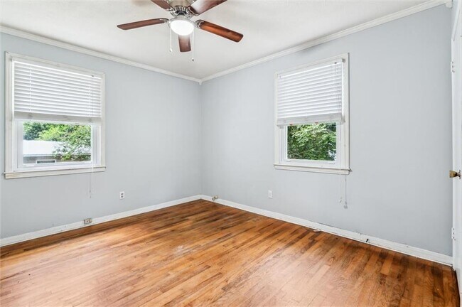 Building Photo - 315 Azalea Cir W