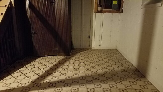 Building Photo - *Last Minute Fall Move in Special $1800 to...