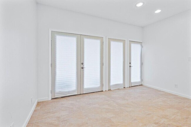 Building Photo - 11532 Spicewood Pkwy