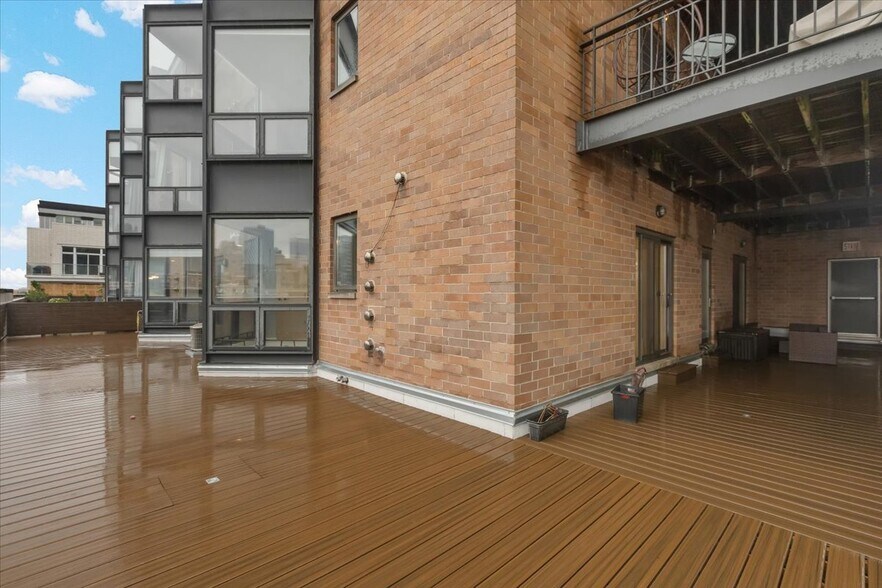 Building Photo - 222 S Racine Ave