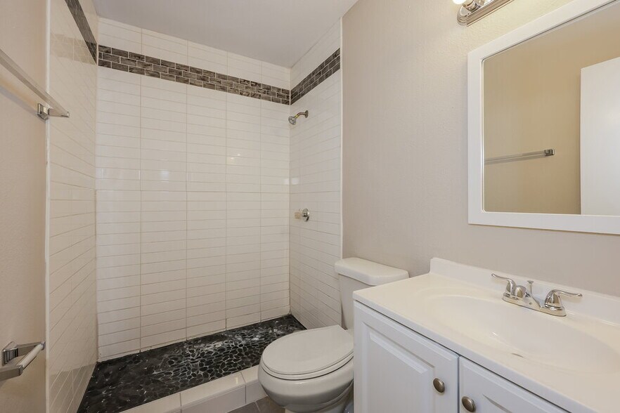 Building Photo - 2811 Galemeadow Dr
