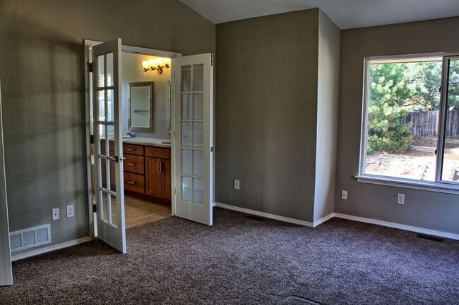 Building Photo - 10231 Travertine Pl