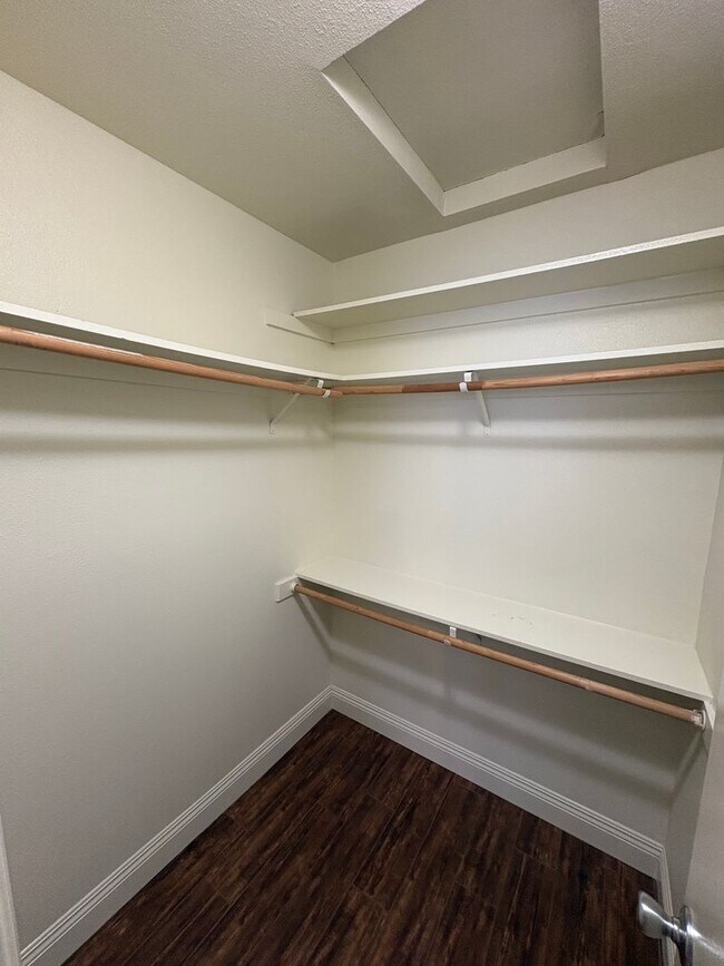 Building Photo - SE Visalia home Rent Ready!