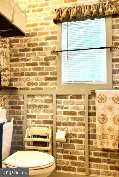 Building Photo - 264 Lake St