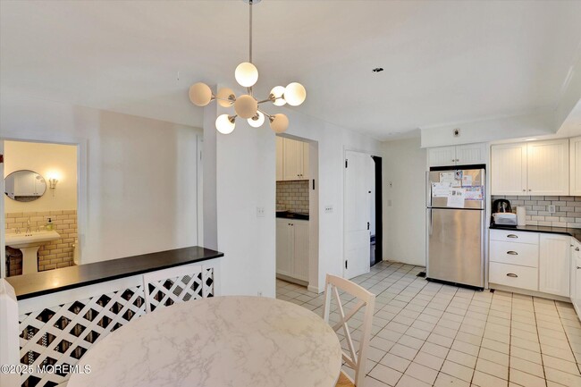 Building Photo - 307 Spier Ave