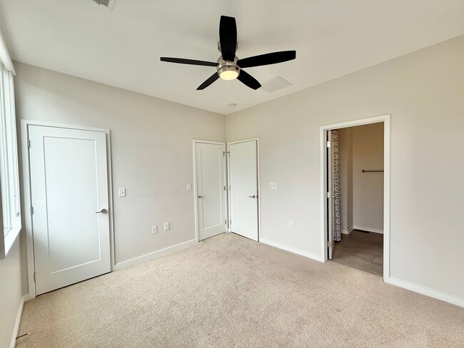 Building Photo - **OFFERING WAIVED APPLICATION FEES** Premier 2BD, 2.5BA Downtown Raleigh Townhome in a Prime Loca...