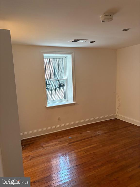 Building Photo - 1847 Mintwood Pl NW