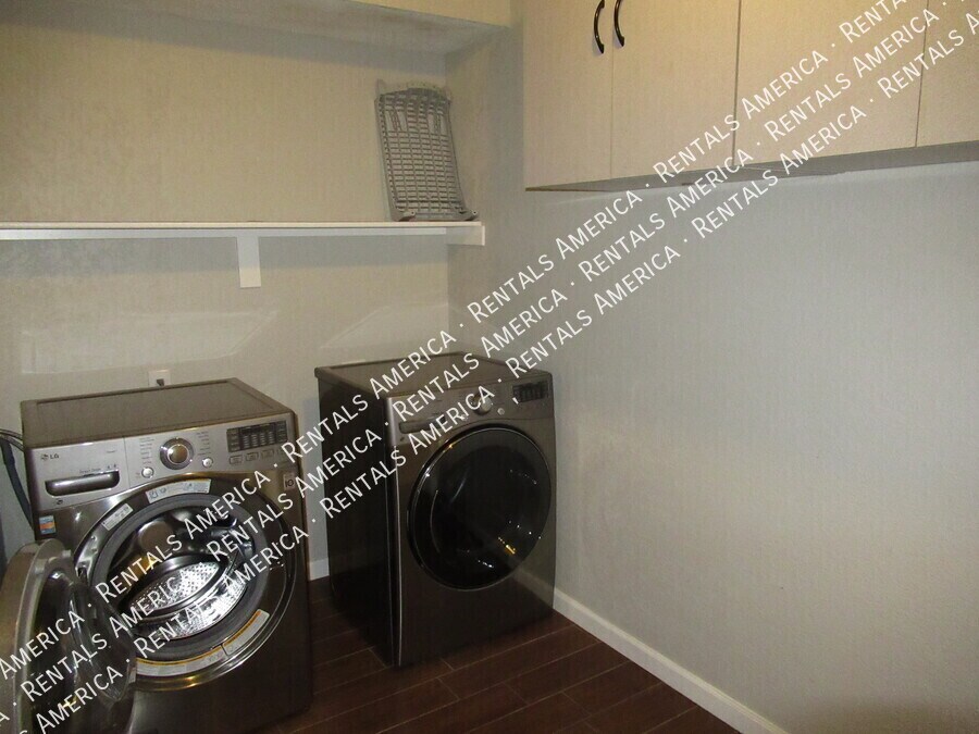 Building Photo - 1251 E Brentrup Dr