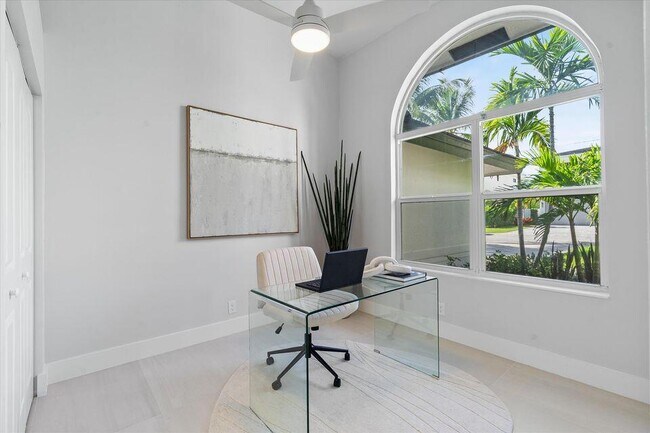 Building Photo - 1132 NE 3rd Ave