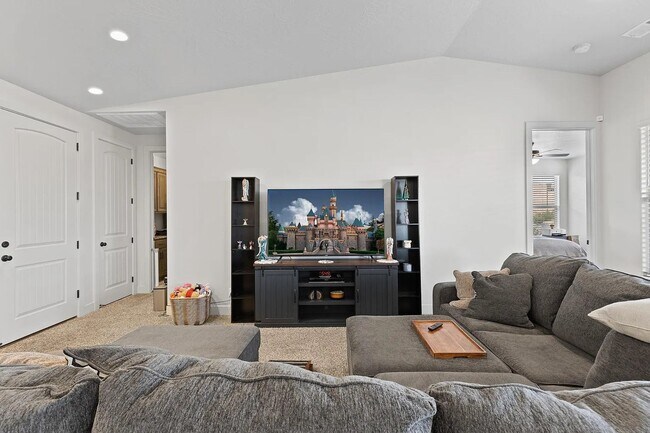 Building Photo - 3 Bedroom Home in Washington's Premier Bri...