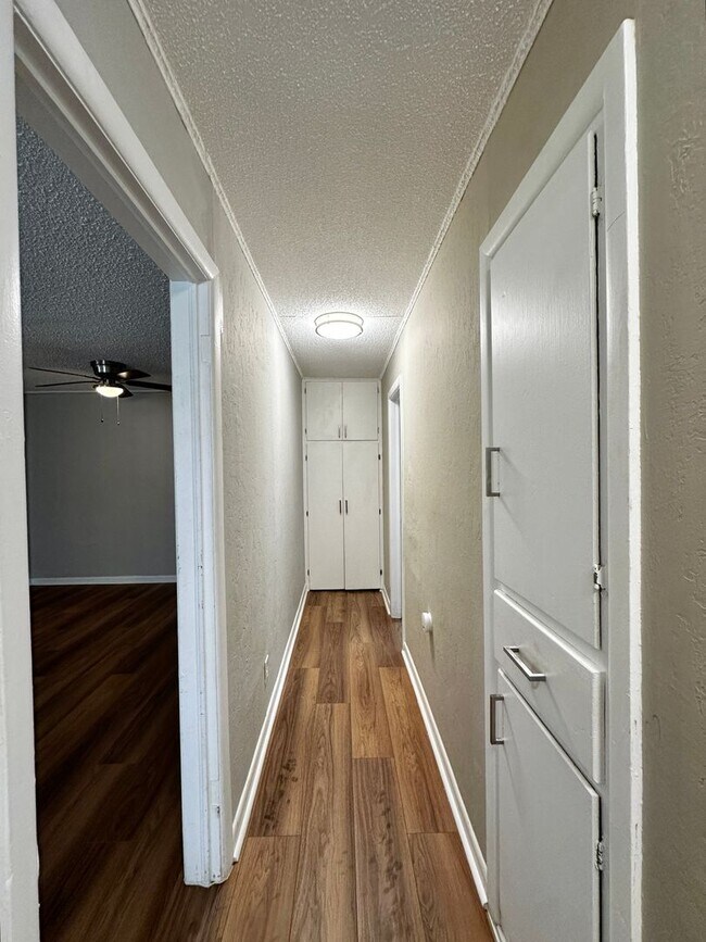 Building Photo - Wascher  Duplex