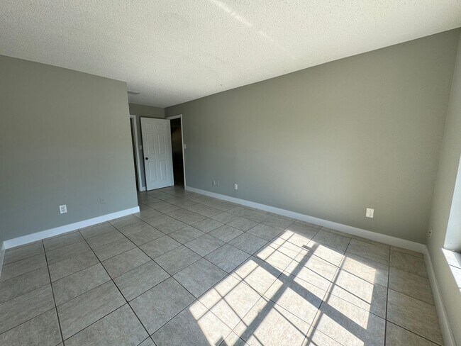 Building Photo - 1357 Sophie Blvd