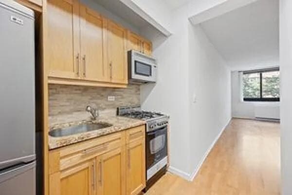 Primary Photo - 347 W 57th St