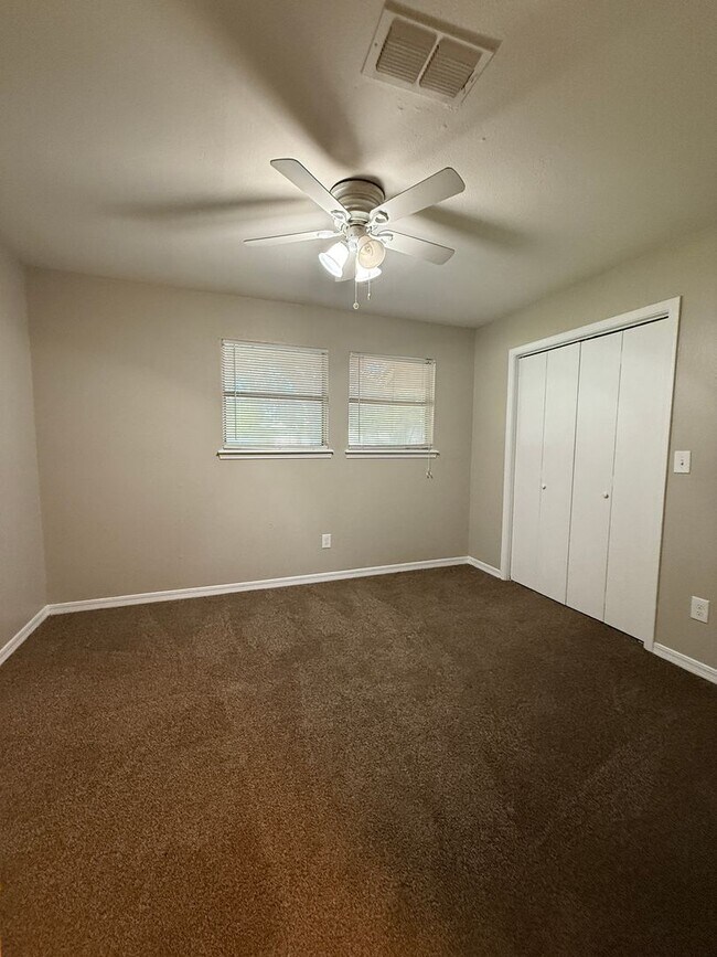Building Photo - 3 Bedroom 2 bath in Faith Village