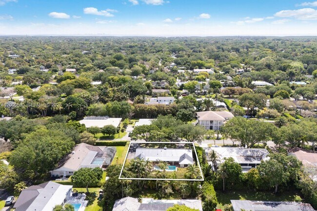 Building Photo - 13050 SW 71st Ave