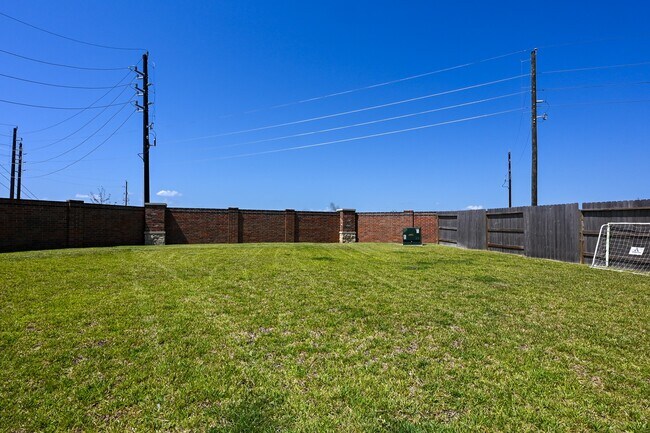 Building Photo - 3057 Pensacola Dr