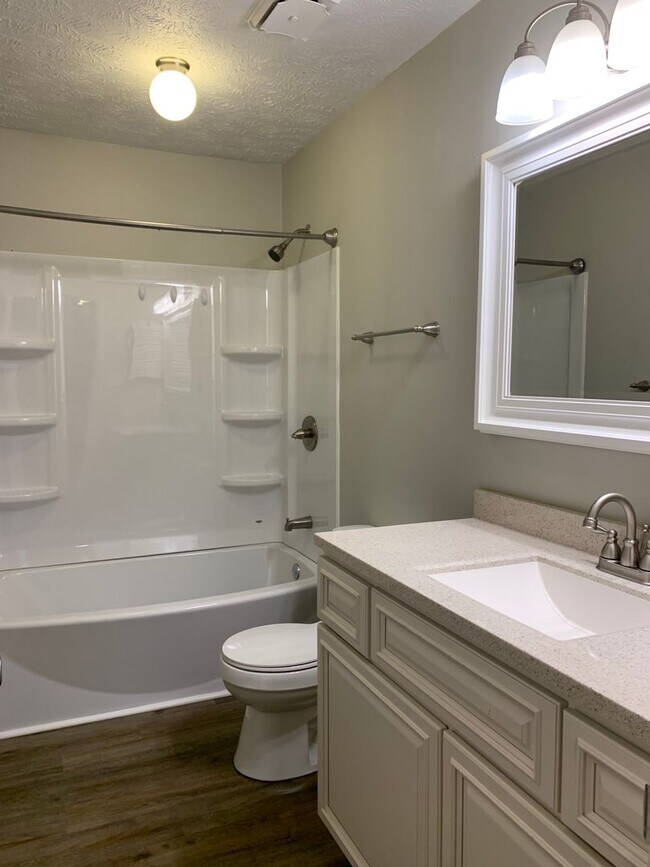 Building Photo - For Rent - Quiet neighborhood but close to everything!!