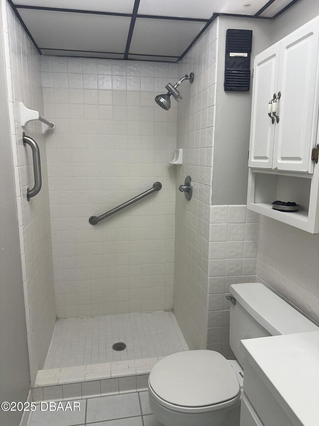 Building Photo - 715 S Beach St