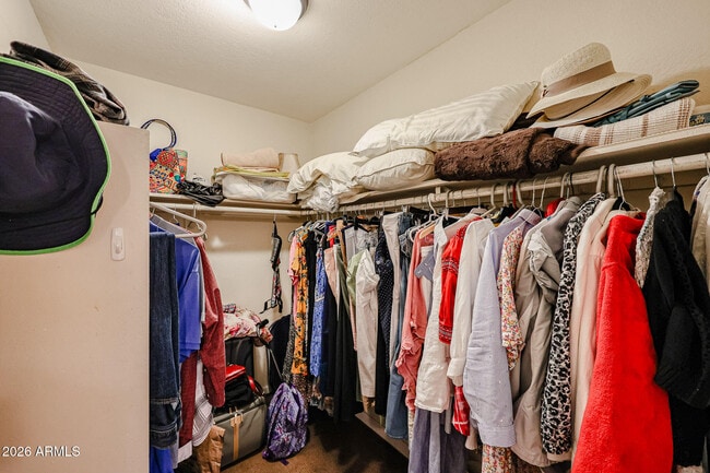 Building Photo - 7720 N Pinesview Dr