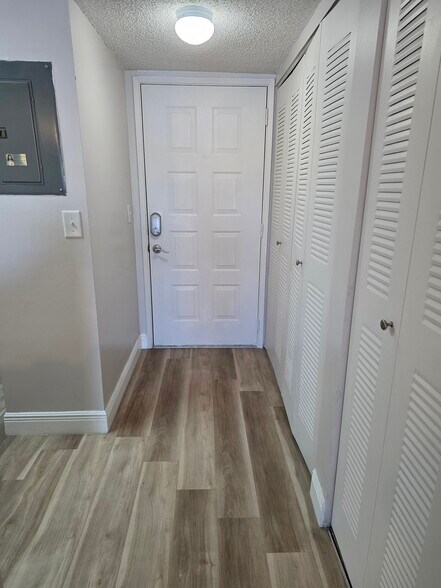 Building Photo - 2222 N Cypress Bend Dr