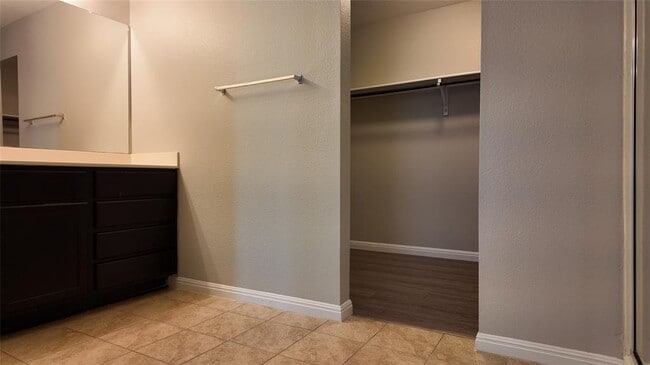 Building Photo - 11221 Bachman Dr