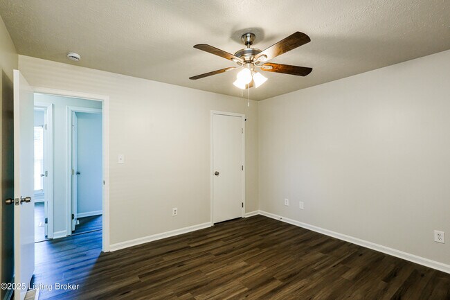Building Photo - 6900 Applegate Ln