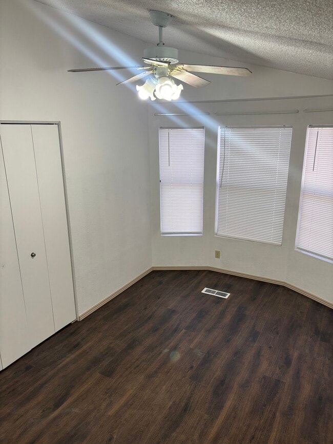 Building Photo - 4414 Susan Pl