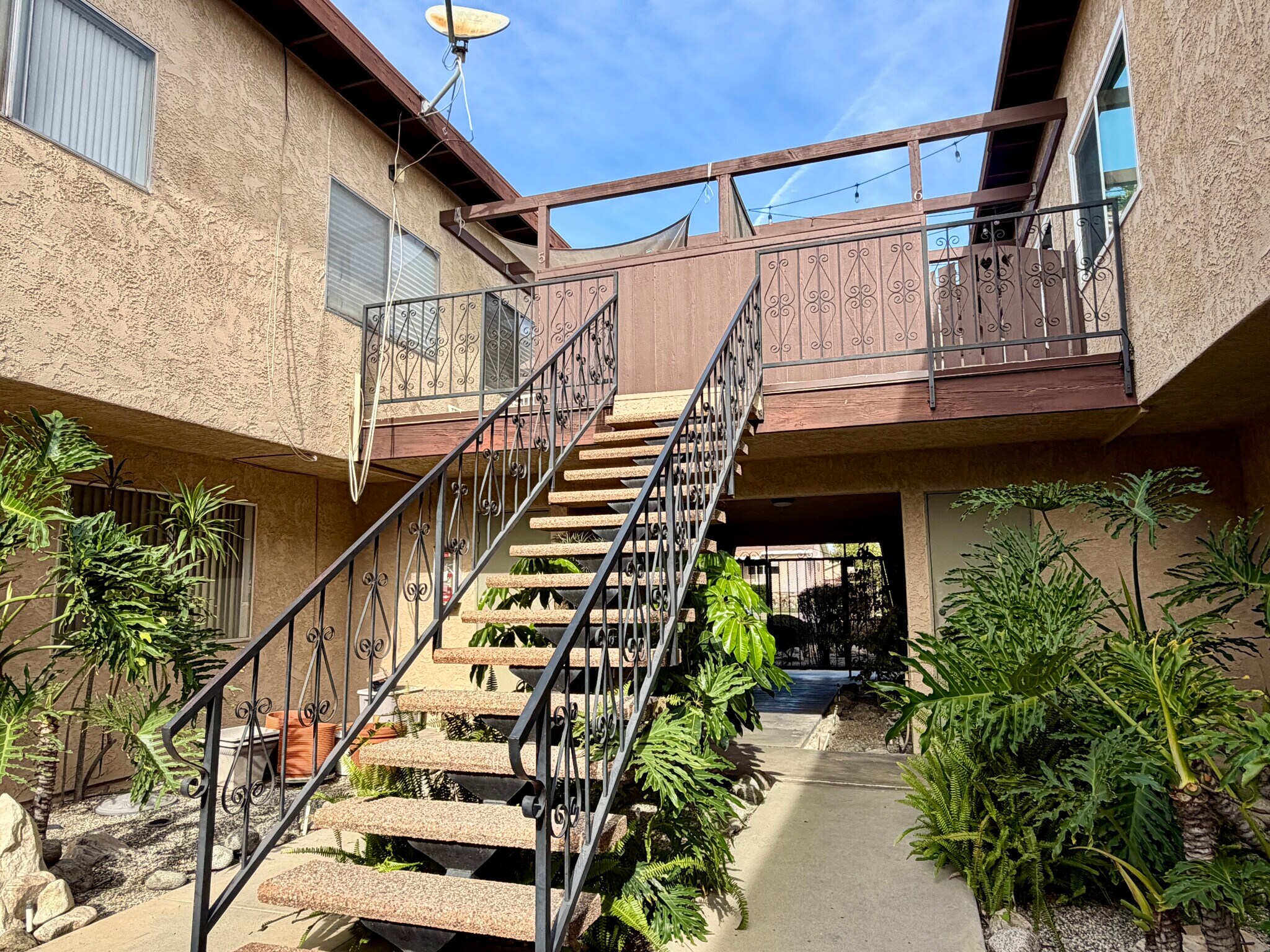 Building Photo - 1114 W 163rd St