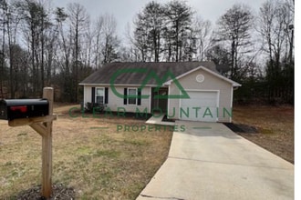 Building Photo - Beautifully Updated 4BR/2BA Home with Modern Finishes and Newly Built Dog Park!