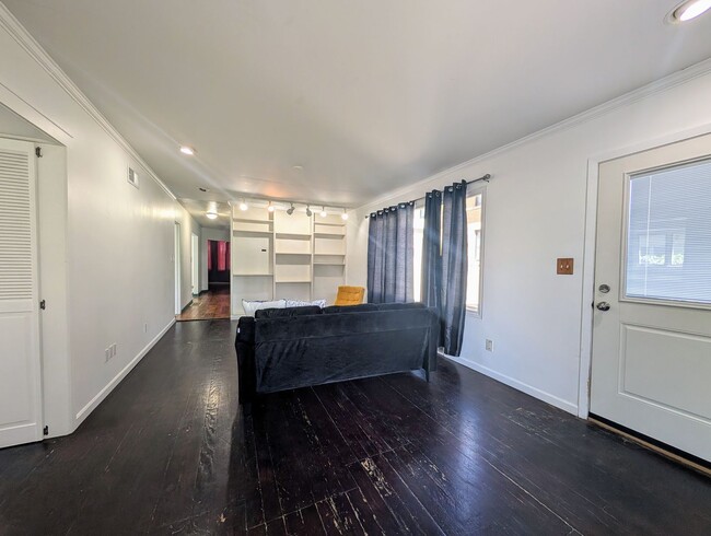 Building Photo - 212 3rd Ave N