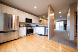 Building Photo - 706 Village Pkwy