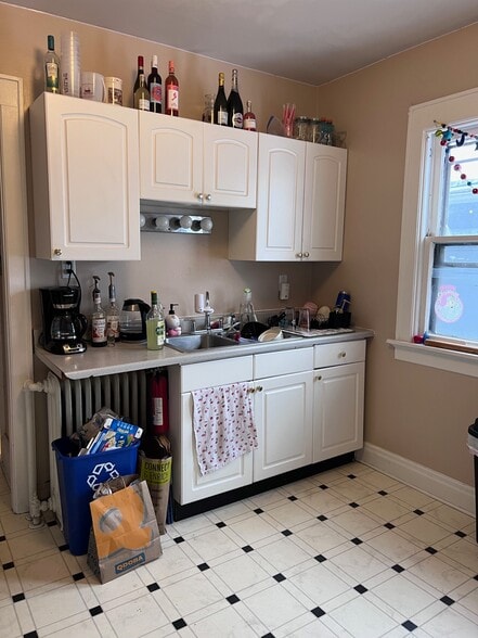 Kitchen Room-3 - 3431 N Bartlett Ave