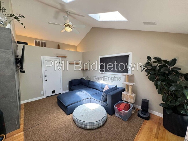 Building Photo - 9500 SW Ardenwood St