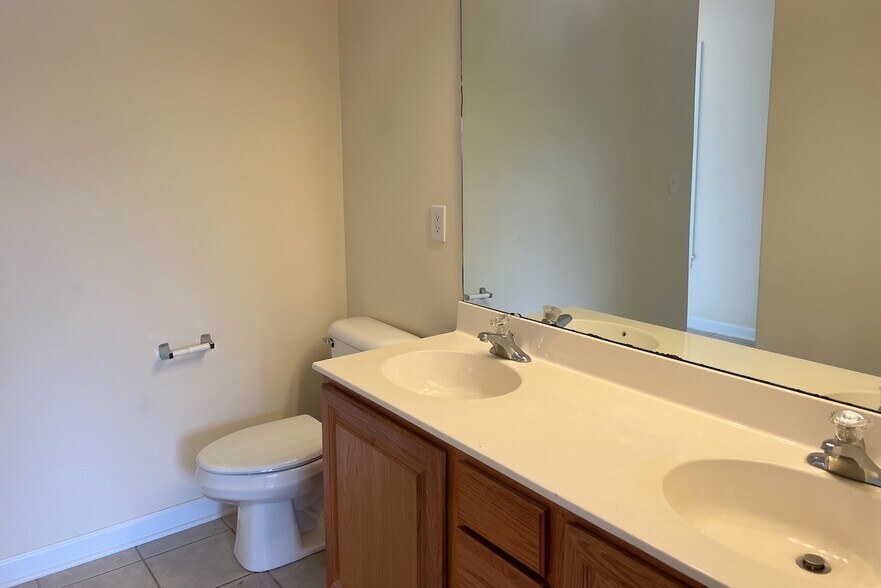 Building Photo - 1032 Lake Norman Ln