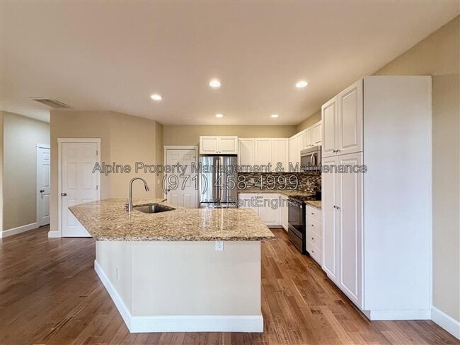 Building Photo - 5758 NE Damsel Dr